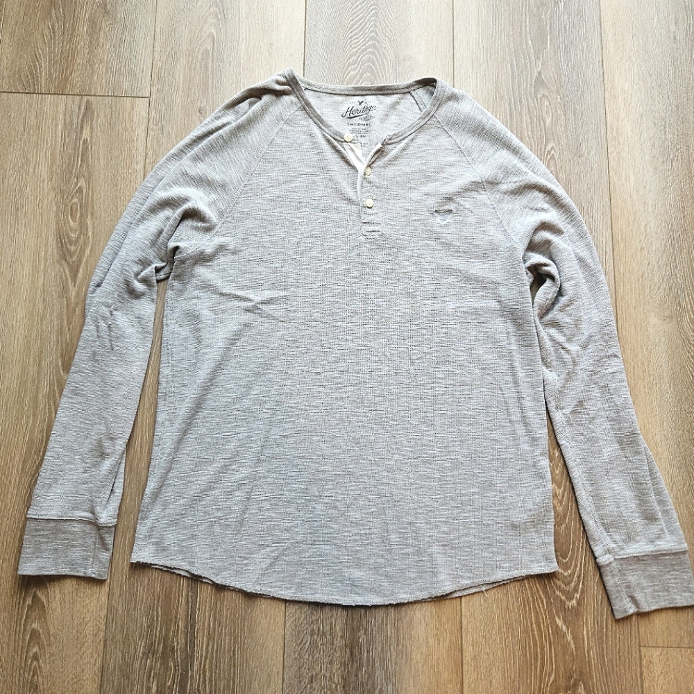 Men's American Eagle Cream Tan Gray Henley Buttoned Neck Long Sleeve Tee Shirt
